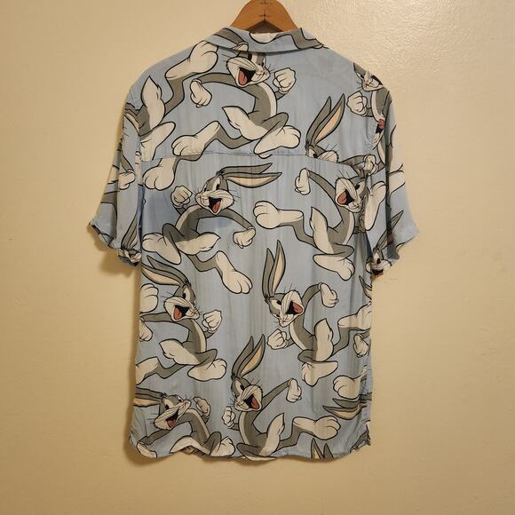 Warner Brothers Bugs Bunny H&M/Divided button down shirt Size Medium - Picture 4 of 4